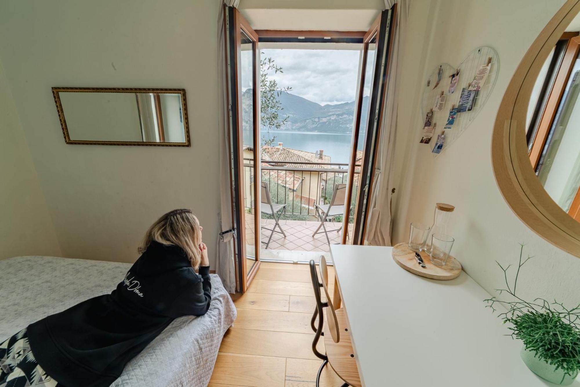 Garda Doma Bed & Breakfast เบรนโซเน ซูล การ์ดา ภายนอก รูปภาพ