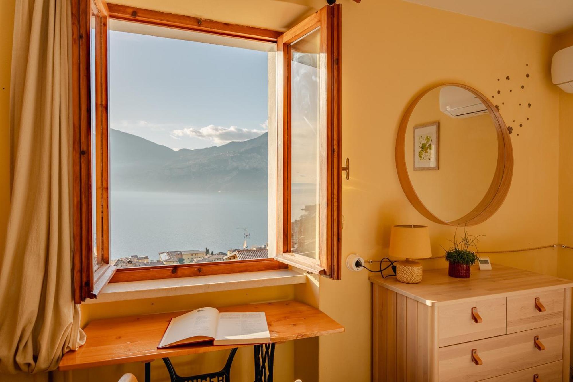 Garda Doma Bed & Breakfast เบรนโซเน ซูล การ์ดา ภายนอก รูปภาพ