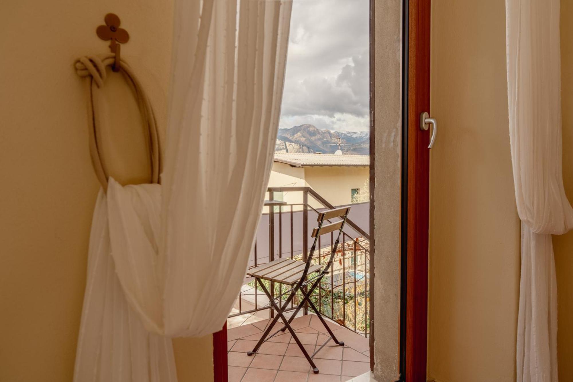 Garda Doma Bed & Breakfast เบรนโซเน ซูล การ์ดา ภายนอก รูปภาพ