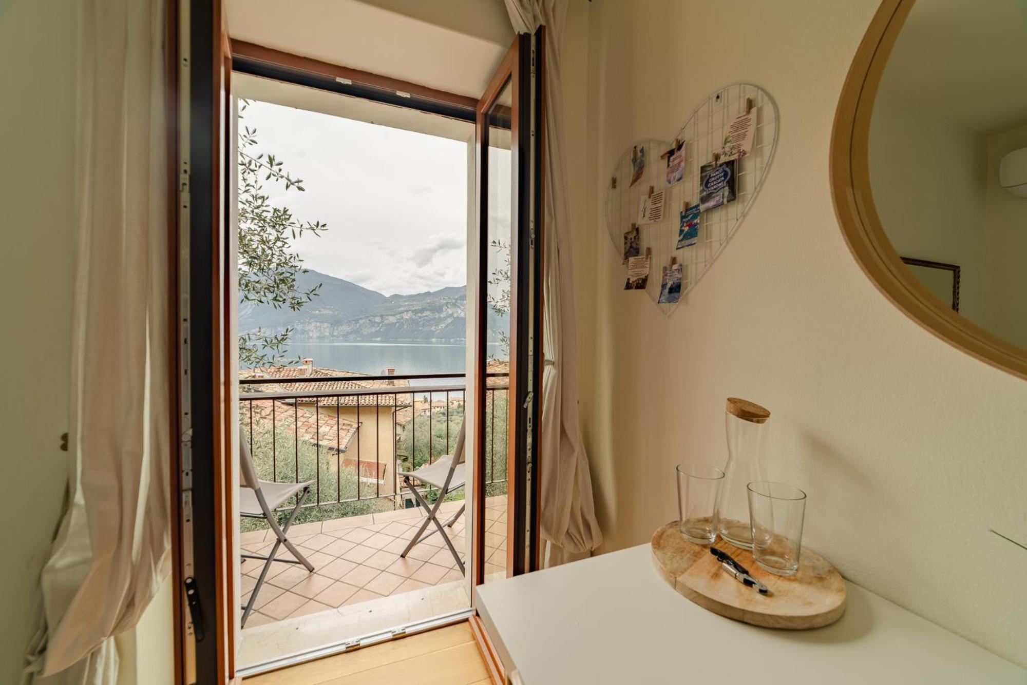 Garda Doma Bed & Breakfast เบรนโซเน ซูล การ์ดา ภายนอก รูปภาพ